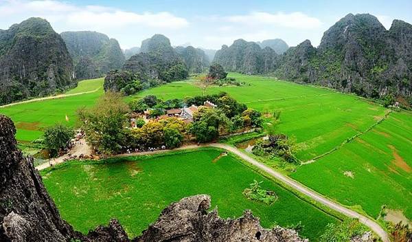 ninh binh day tour from hanoi thai vi temple cycling